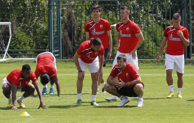 Crvena Zvezda Igra%C4%8Di Trening 640x407 Hot Sport: Pogledajte kako izgleda Zvezdin trening u Belgiji (VIDEO)