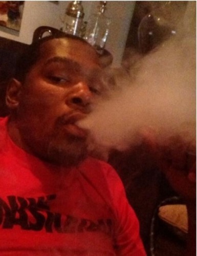 Durent postavio kontroverznu sliku, tvrdi da mu je ukraden telefon (FOTO)