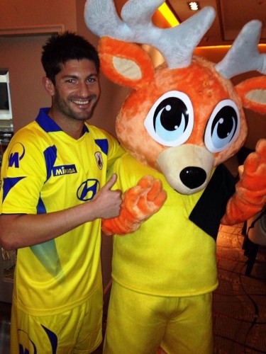 Mrdaković nastavio da „teroriše“ golmane u Singapuru