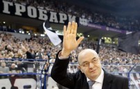 GENERAL DULE NEĆE UMRETI DOK PARTIZAN POSTOJI: Grobari širom Beograda pravili masivne bakljade za velikog čoveka i trenera!