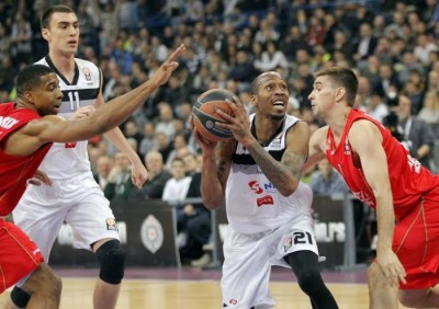 Crno-bele atrakcije: Kinzi izveo najbolju krađu, Bezbradica blokadu (VIDEO)