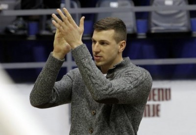 Ovacije za kapitena, Milosavljević: Vraćam se za šest meseci! (FOTO)