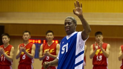 Rodman pevao i plakao za Kim Džong Una (VIDEO)