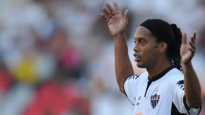 ‘PONOSITE SE NOLETOM I RAMBOM’: Legendarni Ronaldinjo poslao poruku svim Srbima! (FOTO)