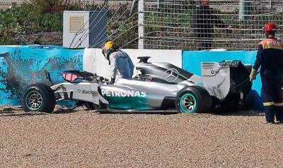 Hamilton slupao ‘mečku’ već na prvom treningu