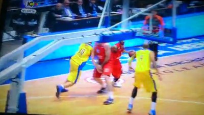 Pnini tražio nešto po Marićevom međunožju (VIDEO)