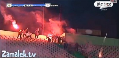 Navijači u Egiptu prekinuli meč koji se igrao bez publike (VIDEO)