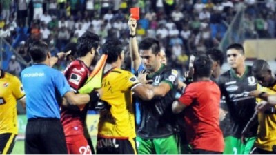 Masovna tuča Ekvadoraca prekinula utakmicu (VIDEO)