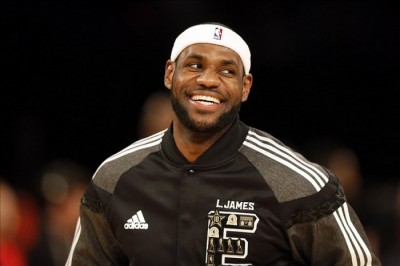 Lakat na tabli sprečio Lebrona da zakuca (VIDEO)