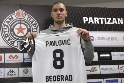 VREDI SVAKI EVRO: Pavlovićev dres izlicitirao Grobar iz Holandije