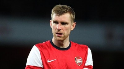 NE ZNA GLAVOM SVAKO DA SE SLUŽI: Kakav promašaj defanzivca Arsenala… (VIDEO)