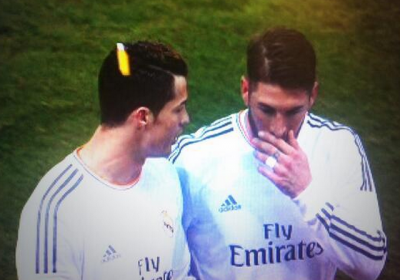 Ronaldo pogođen upaljačem u glavu! (VIDEO)