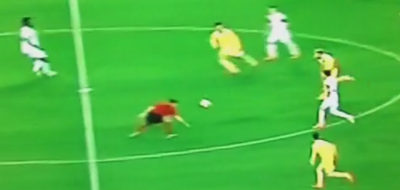 Nasmejaće vas: Da je sudija pao ne bi bilo smešno (VIDEO)