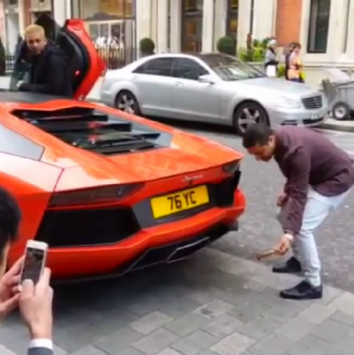 Kako u Londonu pale tompus (VIDEO)