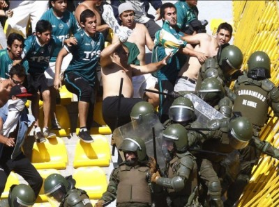 Žestoka tuča navijača i policije u Čileu (VIDEO)