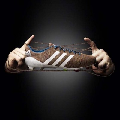 Suarez u pletenim kopačkama napada Mančester (FOTO)