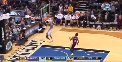 Bruer ‘objasnio’ kako promašiti zakucavanje (VIDEO)