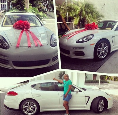 Neko za rođendan dobije Poršea, a neko potpis na patikama (FOTO)