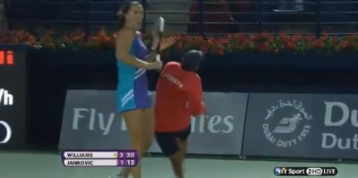 Jankovićeva u ‘bliskom kontaktu’ sa skupljačem loptica (VIDEO)