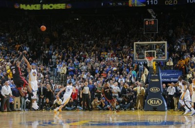 Džejms trojkom presudio Voriorsima, Hjuston se ne zaustavlja (VIDEO)