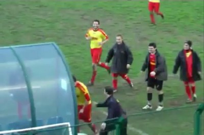 Da li je zaista želeo ovako da proslavi pogodak? (VIDEO)