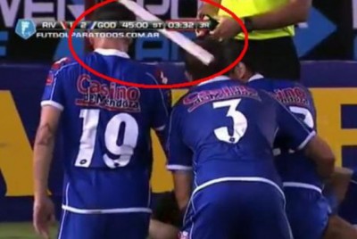 Navijači Rivera gađali goste ‘kopljem’ (VIDEO)