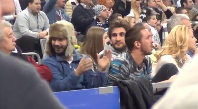 Troicki ponovo pevao sa ‘Grobarima’ (VIDEO)