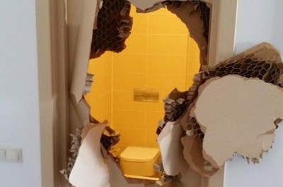 Šta radi američki olimpijac kada mu se zaglave vrata? (FOTO)