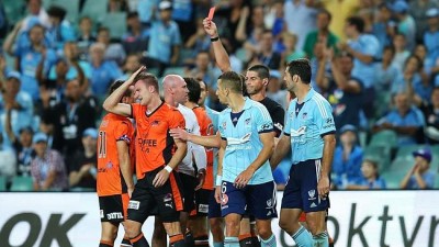 Evo ti direktan crveni karton jer očajno simuliraš! (VIDEO)