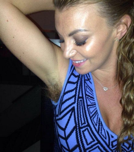 Kerol postavio sliku svoje devojke zbog koje ćete preskočiti obrok (FOTO)