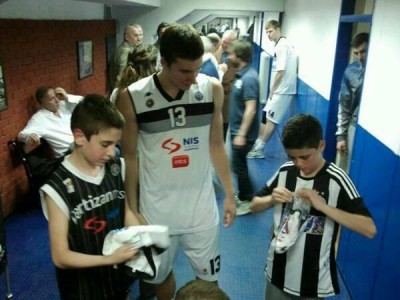 Bogdan i Andrija, druga dva – košarkaš Partizana ispunio obećanje (FOTO)