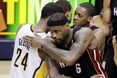 Smena generacija? Džordž zakucao Lebrona! (VIDEO)