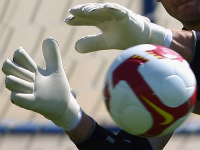 DRUŽE, PROMAŠIO SI SPORT: Golmanskom paradom sprečio siguran koš! (VIDEO)