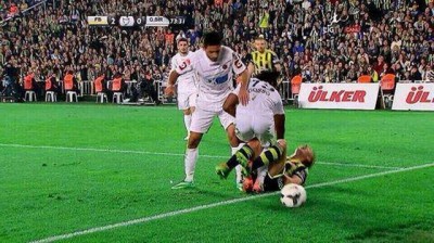 Kajta su toliko jako udarili u međunožje da je njegovu suprugu zabolelo (VIDEO)