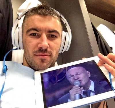 Tako Srbin slavi pobede – Kolarov uz Šabana posle trofeja u Liga kupu (FOTO)