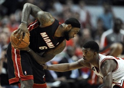 Džimi Batler šutnuo u glavu Lebrona Džejmsa (VIDEO)(FOTO)