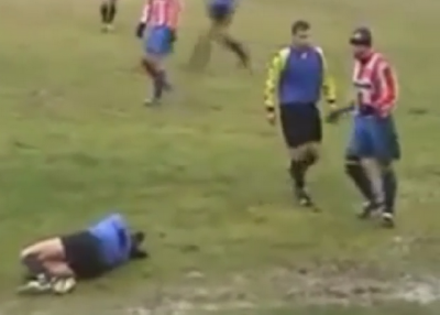 Da li i vi znate jednog? Čovek koji preozbiljno shvata fudbal (VIDEO)