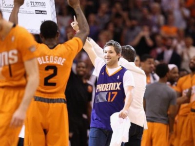 Jednim košem se obogatio za 77.777 dolara (VIDEO)