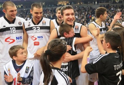 Foto priča: Eksplozija i crno-belo slavlje u Areni!