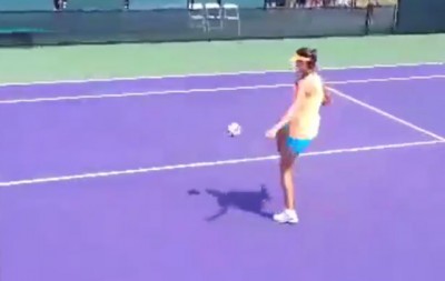 Zna Ana i sa fudbalskom loptom (VIDEO)