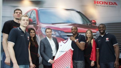 Zvezdaši na Hondinom štandu na Sajmu automobila