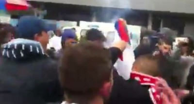 U Kosovskoj Mitrovici zapaljena zastava Srbije! (VIDEO)