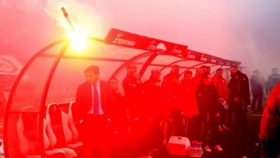 Ludnica navijača PAOK-a, goreo Solun (VIDEO)