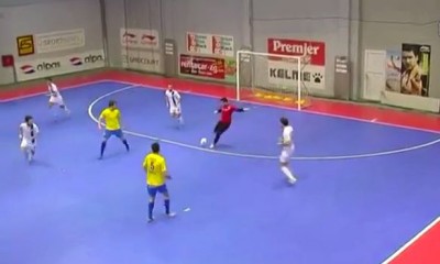 I toga ima na futsal terenima – golman ‘dropkom’ s gola na gol (VIDEO)