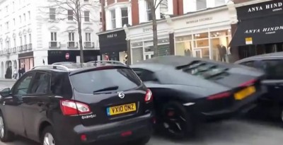 Kad opušteno slupate Lambordžini od 900 hiljada dolara! (VIDEO)