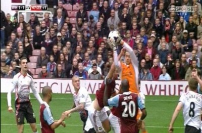 NEMA ŠALE SA FIFA: Vest Hem kažnjen zato što nije pustio igrača na KAN