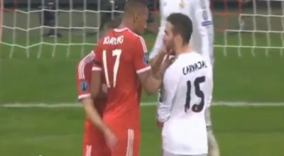 Riberi lupio šamarčinu Karvahalu (VIDEO)