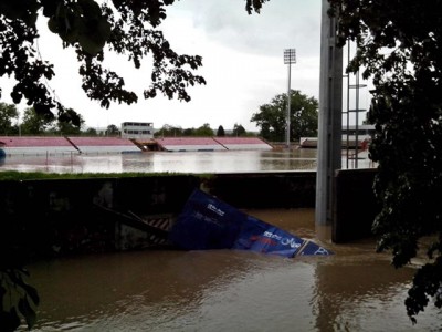 Poplavnjen stadion Borca, ugrožena i košarkaška hala (FOTO)