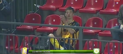 Genijalno – dao gol, otišao na tribine da sam sebi aplaudira! (VIDEO)