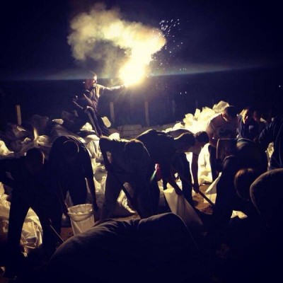 Složni: Delije šire sliku Grobara kako pune džakove (FOTO)